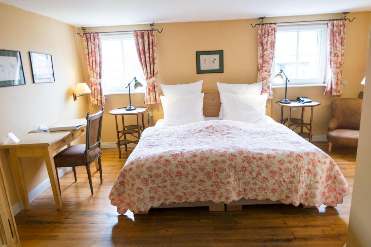 Der Linslerhof - Hotel, Restaurant, Events & Natur Überherrn Eksteriør bilde